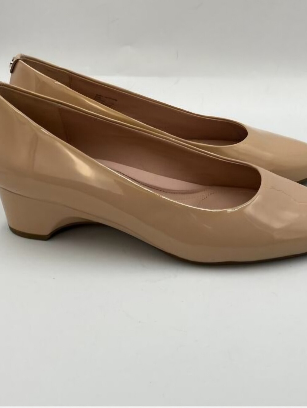 Taryn Rose Beige Patent Leather Low-Heel Pumps 9.5 Shoes Career